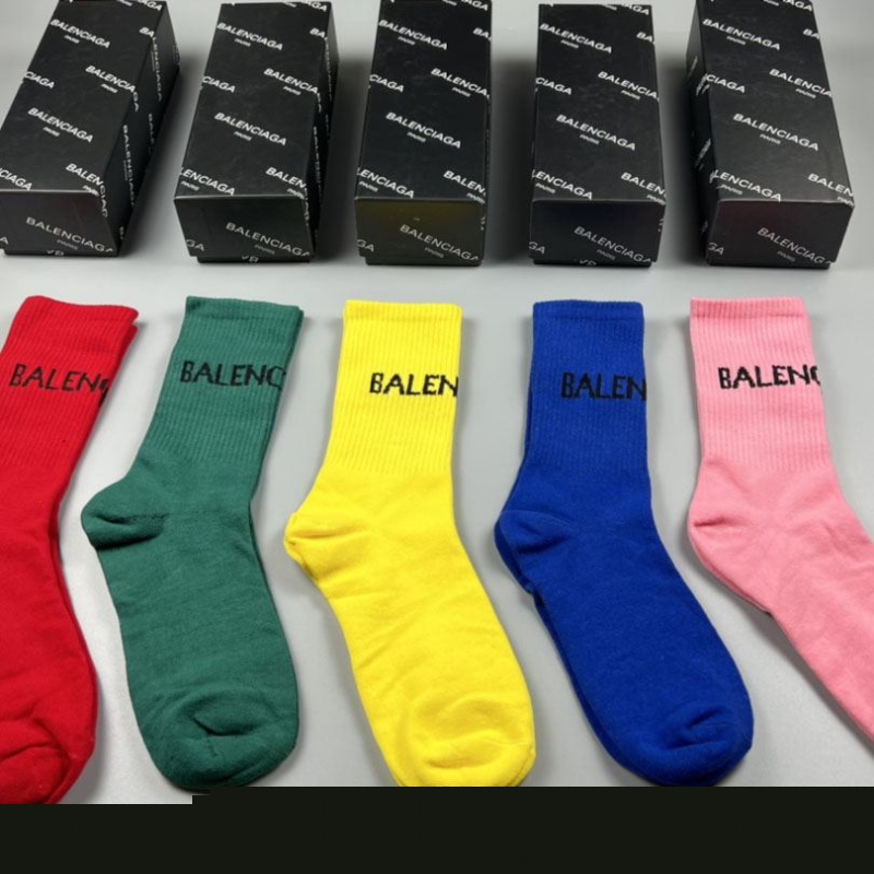 Ba*len*cia*ga socks